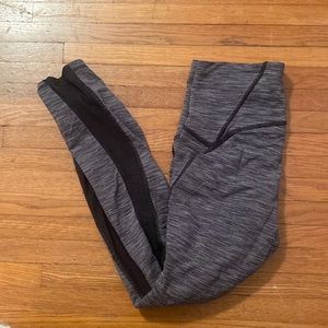 Black and white lululemon leggings